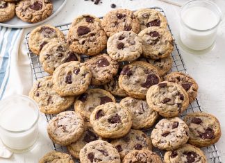 August: The Power of Flour in Chocolate Chip Cookies Chocolate Chip Cookies