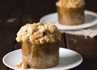 Pear-Walnut Muffins with Vanilla Bean-Ginger Streusel Pear-Walnut Muffins with Vanilla Bean-Ginger Streusel