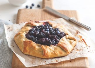 Berry Bonanza: 10 Amazing Berry Bakes Black and Blue Crostata