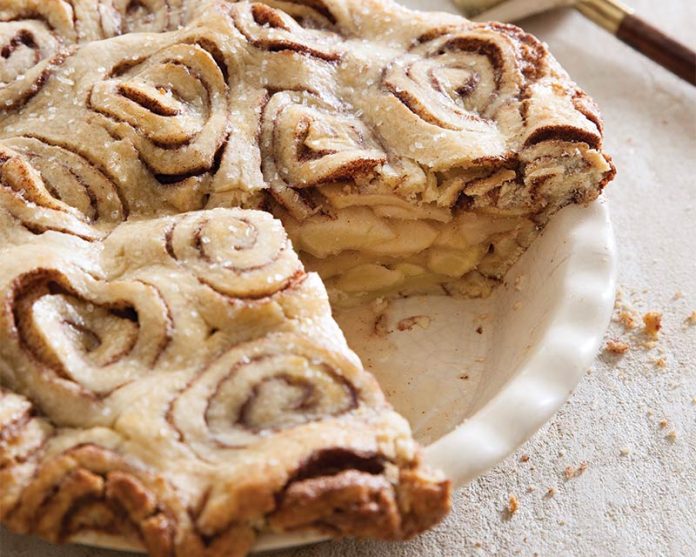 cinnamon-roll-apple-pie