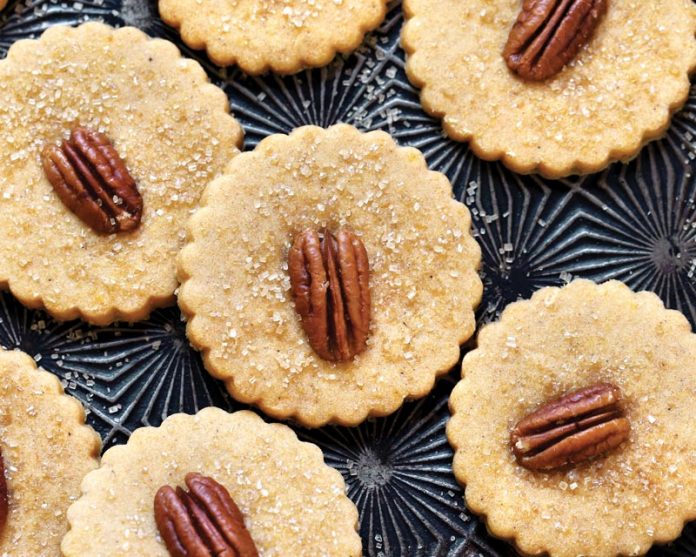 pumpkin spice shortbread cookies