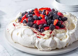 Vanilla Berry Pavlova Vanilla Berry Pavlova