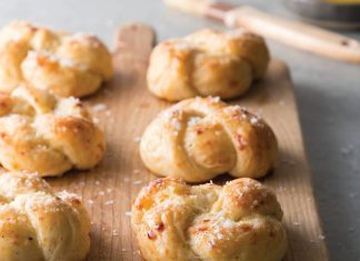 Sour Cream Knots