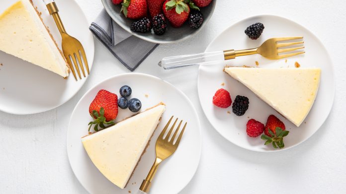 cheesecake slices with fresh berries