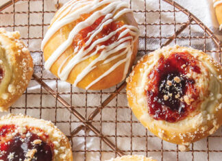 Apricot-Filled Kolaches with Lemon Glaze Apricot-Filled Kolaches with Lemon Glaze