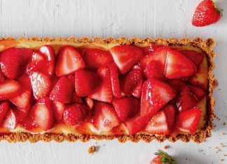 Gin-Lemon Tart with Strawberries