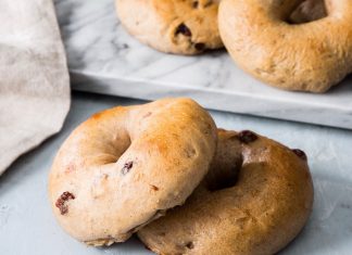 Chai Raisin Bagels