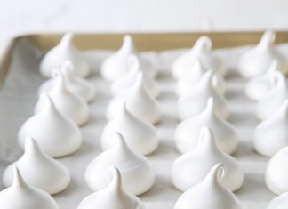 French Meringue Kisses French Meringue Kisses