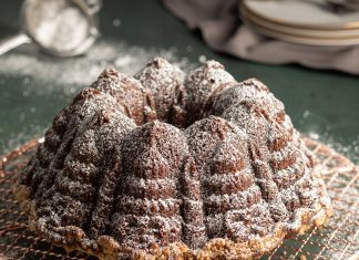 Gingerbread Streusel Bundt Cake Gingerbread Streusel Bundt Cake