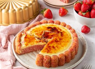 Strawberry Crème Brûlée Cake Strawberry Crème Brûlée Cake