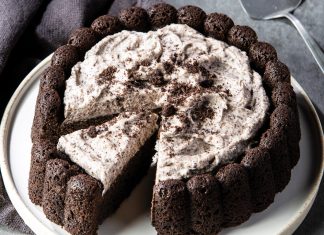 Black Cocoa Cookies and Cream Cake Black Cocoa Cookies and Cream Cake