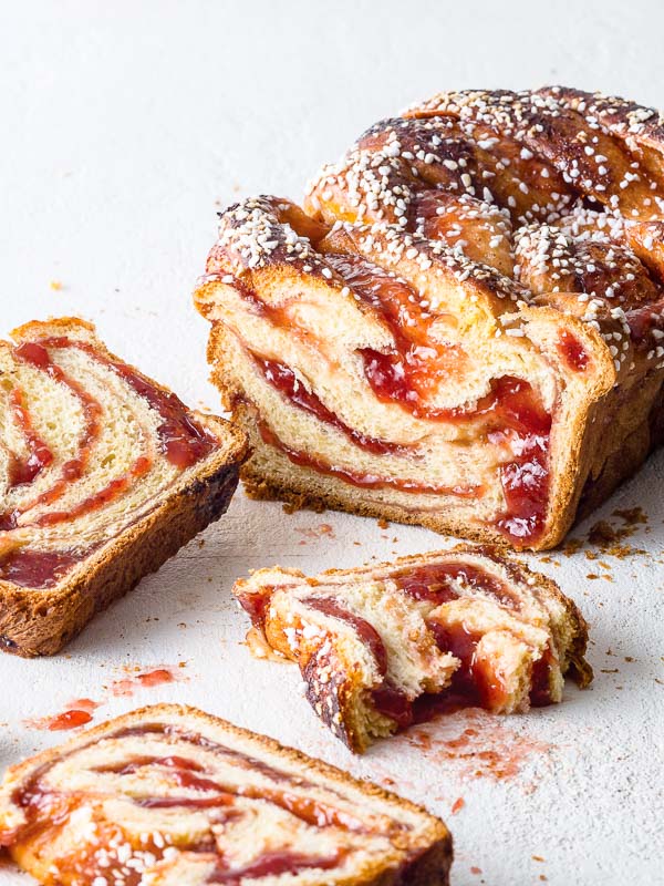 STRAWBERRY BRIOCHE WITH PEARL SUGAR