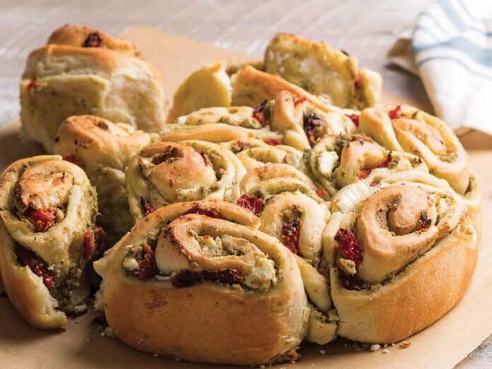 Pesto Sun-Dried Tomato Rolls