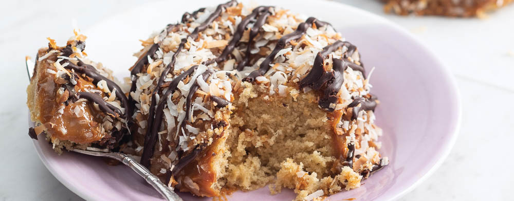 nostalgic90_1252Header Caramel-Coconut Bundtlettes
